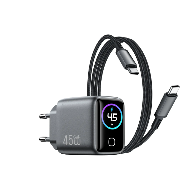 Cargador USB-C de 45 W con pantalla digital y cable USB-C a USB-C Voyager (Gris espacial)
